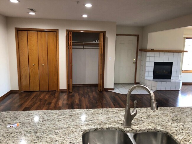 Foto del edificio - 7260 N Alpine Rd