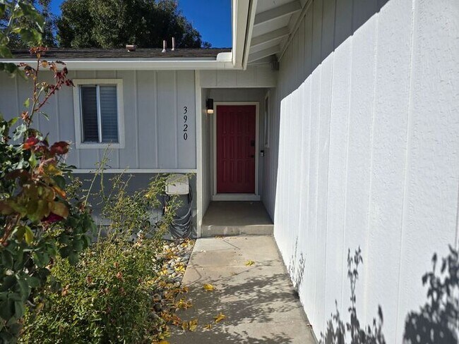 Building Photo - Cozy Home in Northwest Reno Conveniently L...