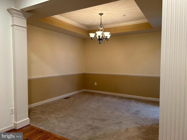 Building Photo - 338 Village Way
