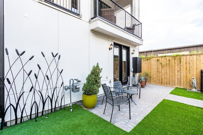 Foto del edificio - 10939 Grove Tree Ln