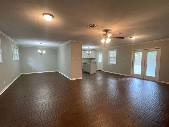 Foto del edificio - Broadmoor Gem! Come See Today!