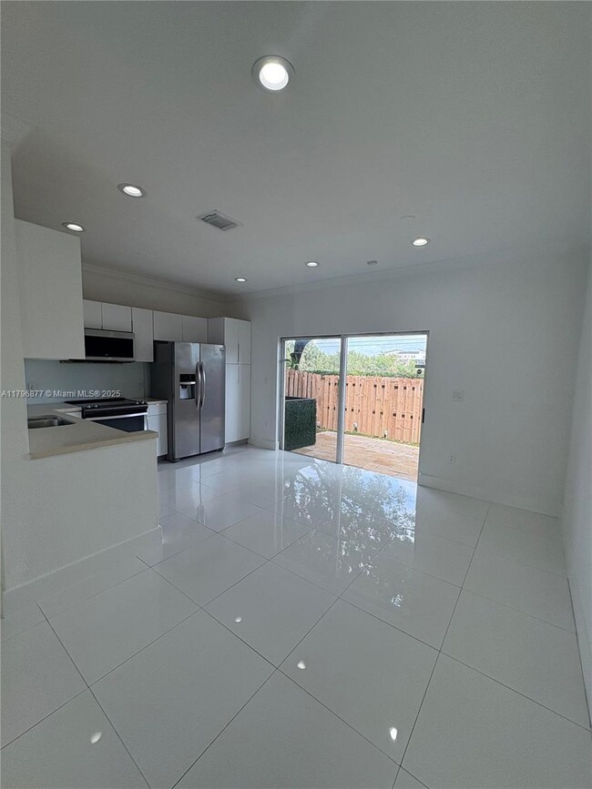 Foto del edificio - 8301 NW 107th Ct