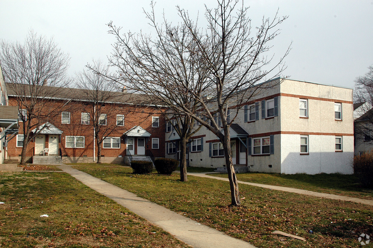 Building Photo - Flower Manor Apartments