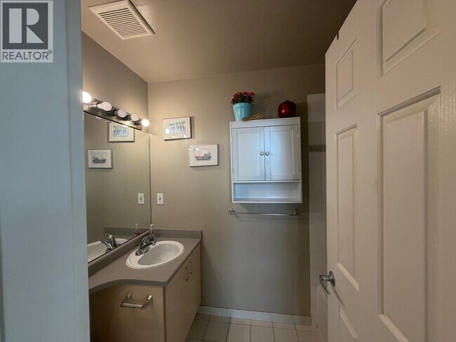 Photo du bâtiment - 1010 Howe St