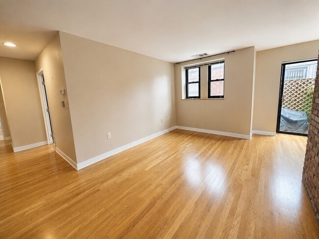 Building Photo - 87 Gainsborough St