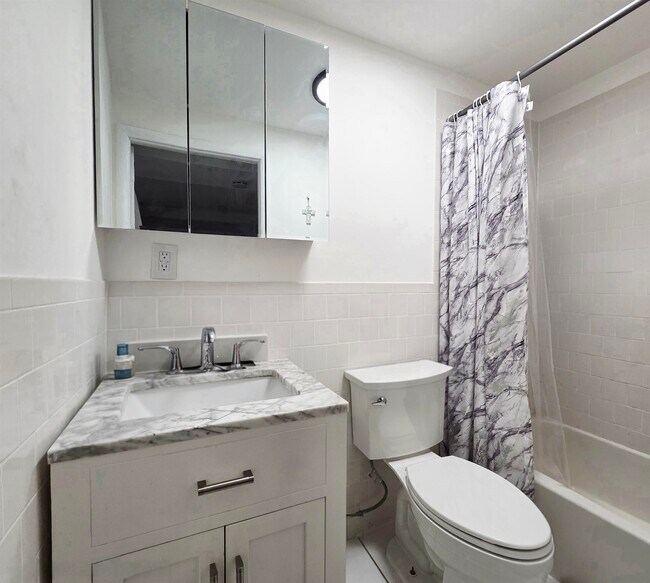 Foto del edificio - 132 42nd St