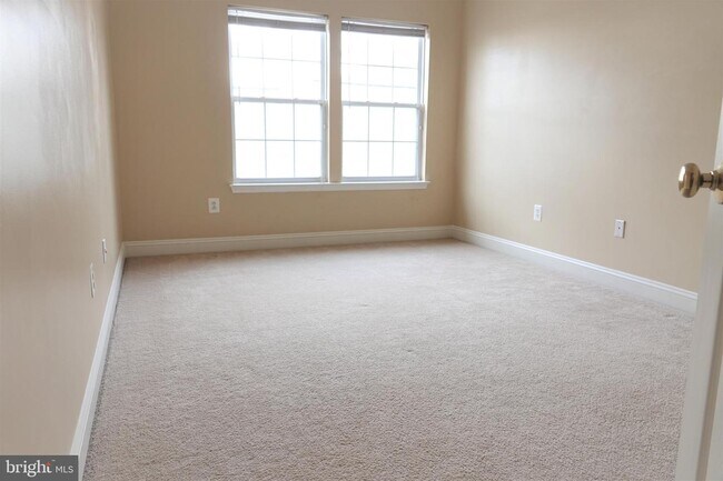 Foto del edificio - 715 Garden View Way