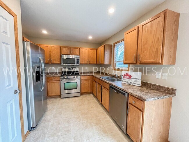 Foto del edificio - 3 Bedroom, 2.5 Bathroom in West Des Moines