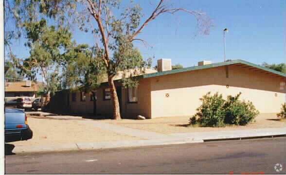 Primary Photo - 9831-9837 N 11th Ave