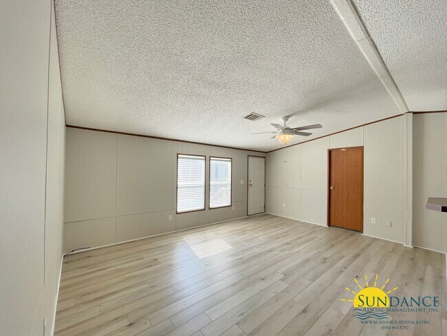 Foto del edificio - Great 3 Bedroom Mobile Home In Fort Walton Beach!