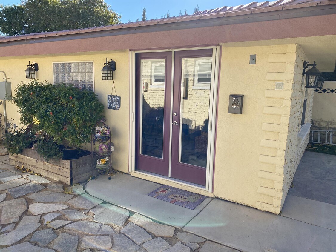 Primary Photo - 905 Cashman Dr