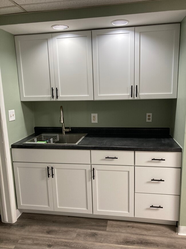Stainless sink - 1003 E Hunter Ave
