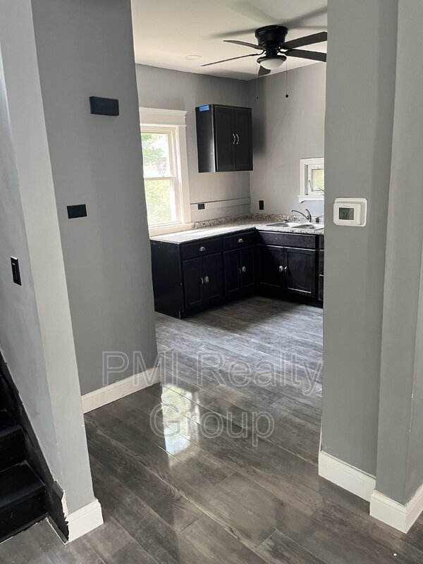 Foto del edificio - 12203 Castlewood Ave