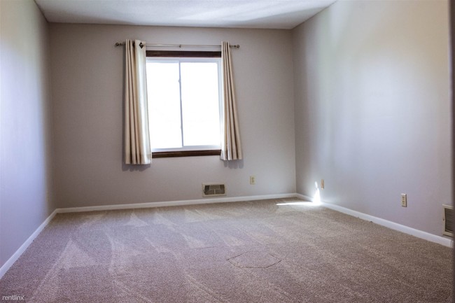 Foto del edificio - 3 br, 2 bath Townhome - 10380 Balsam Lane
