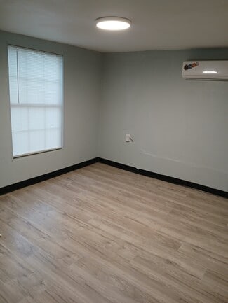 Building Photo - 310 W Magnolia Ave