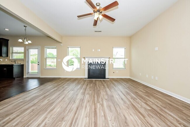 Foto del edificio - 5 Bedroom Pet-Friendly Home in Locust Grove, GA with Main Street Renewal