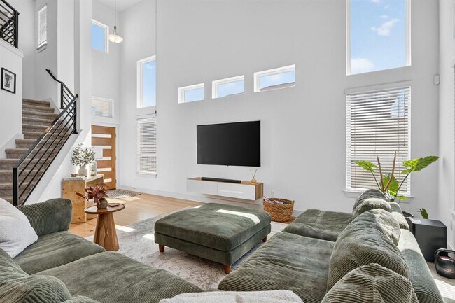 Foto del edificio - 2206 Hermia St