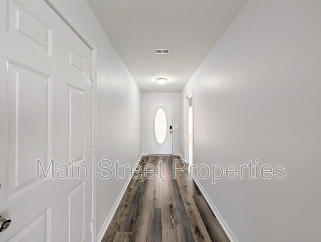 Building Photo - 28 Easton St