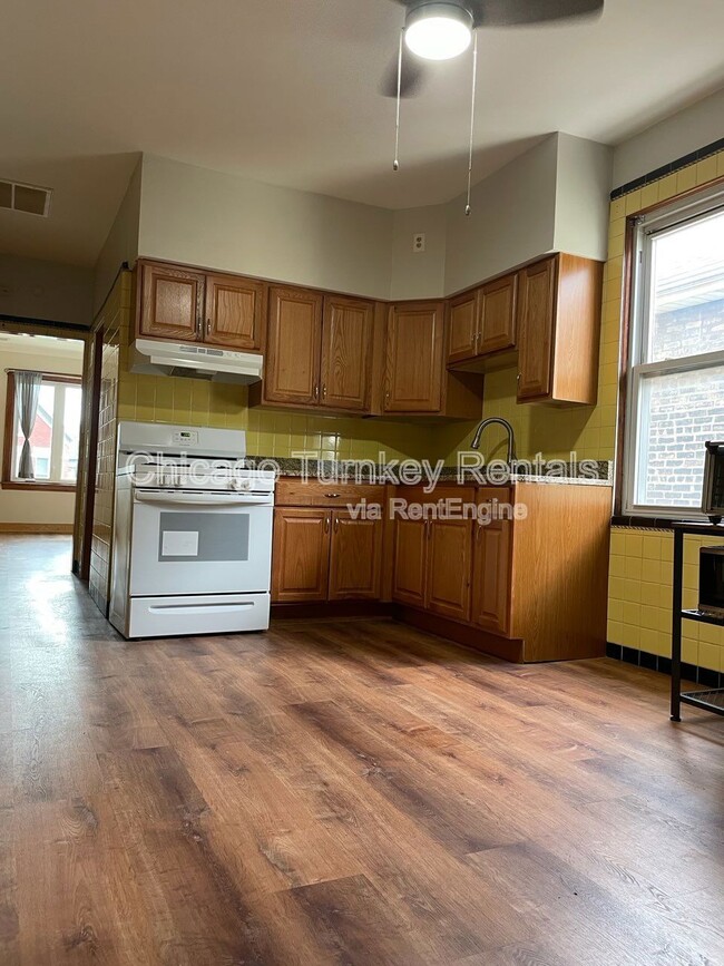 Building Photo - 1243 W 31st St