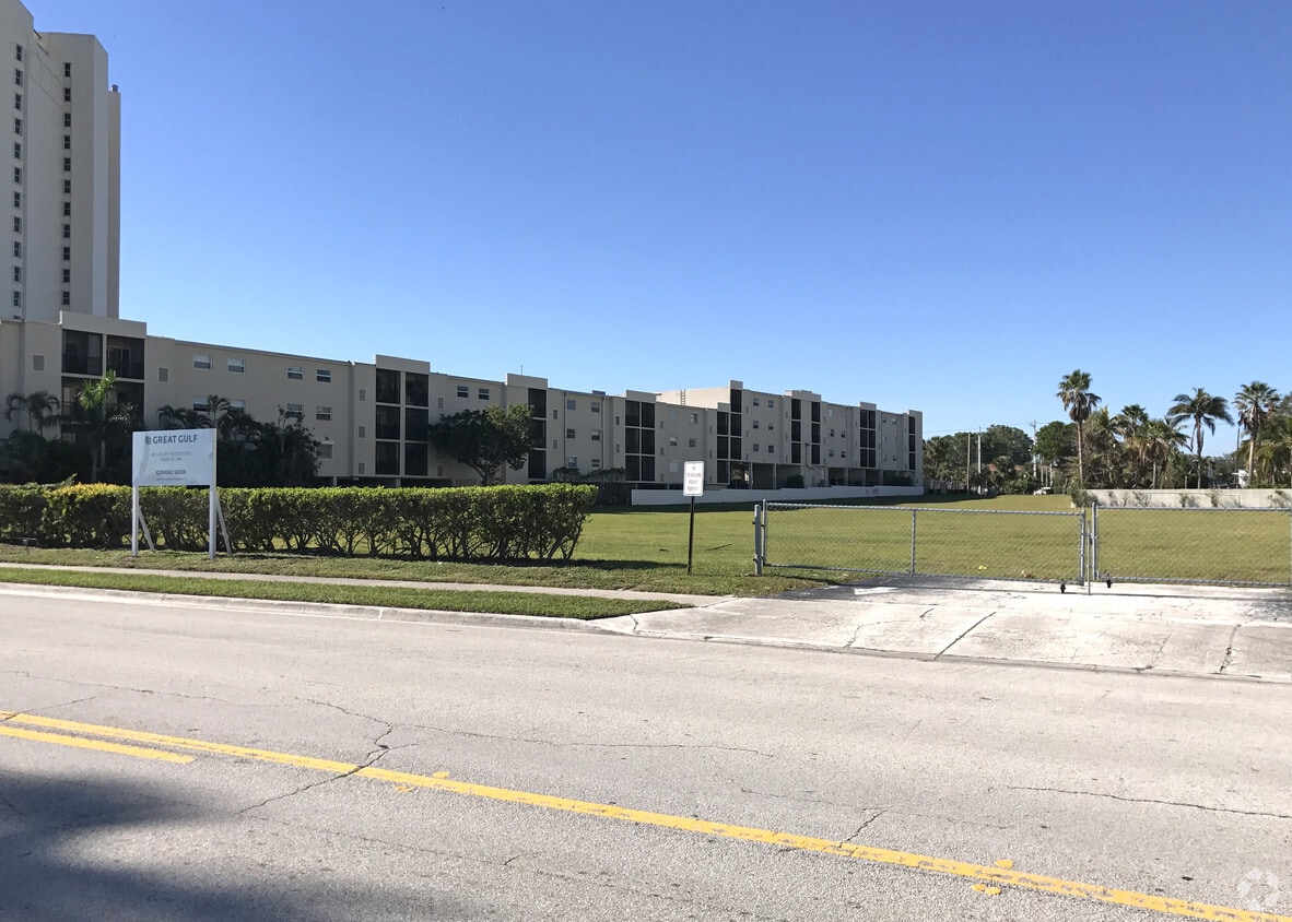 La Clara Apartments in West Palm Beach, FL