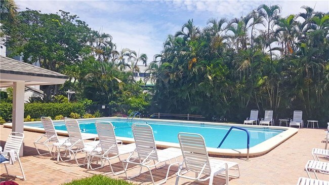 Foto del edificio - 350 NE Edgewater Dr