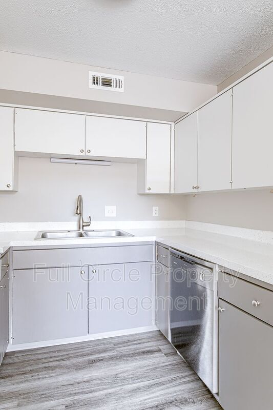 Building Photo - 349 S 26th St