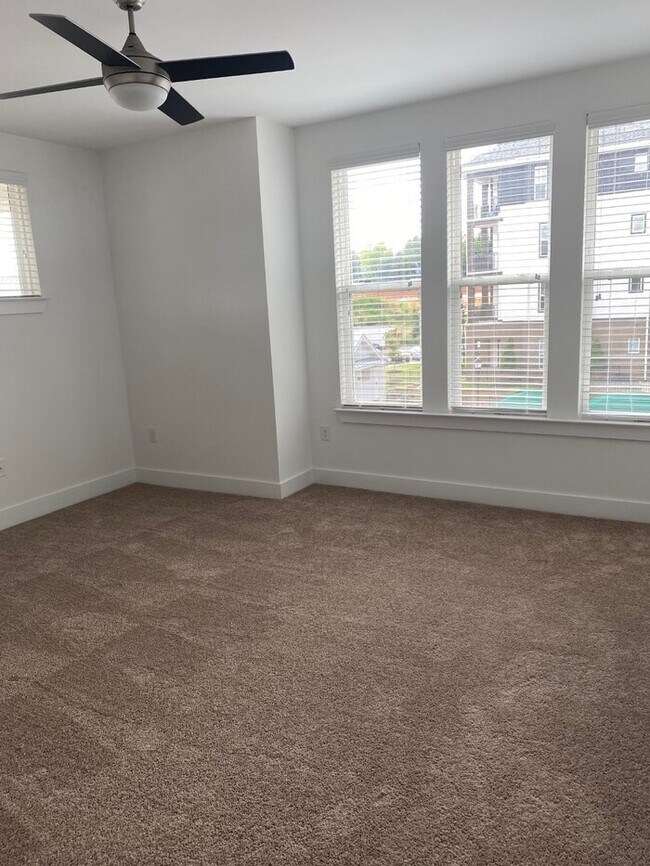 Building Photo - 1027 Gennett Cir