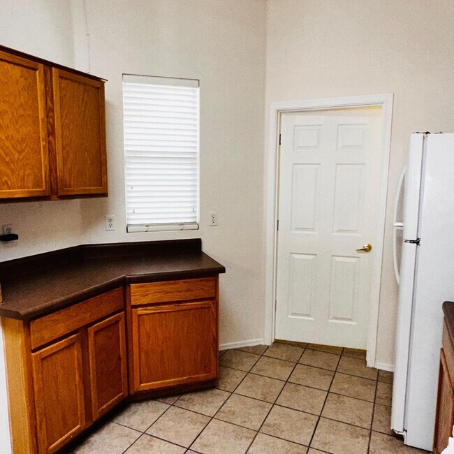 Foto del edificio - 949 S Racine Ln