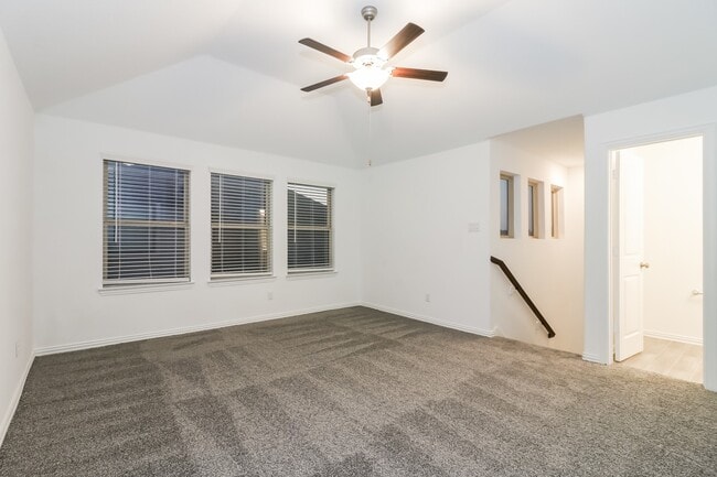 Building Photo - 14002 Oakdale Falls Ln