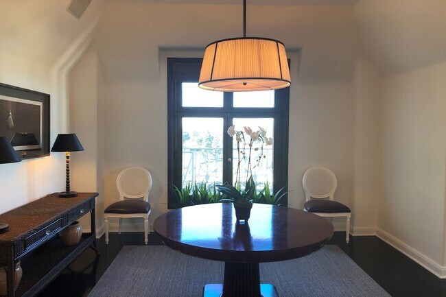 Foto del edificio - 316 N Rossmore Ave