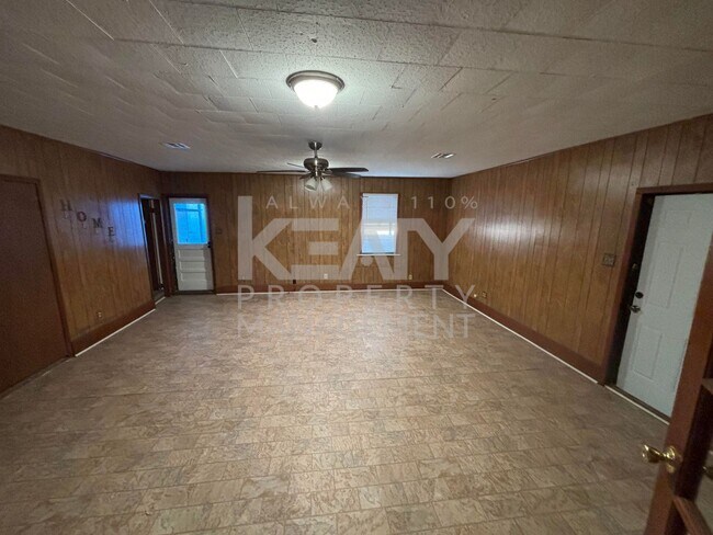 Building Photo - Three Bedroom Rental Home!