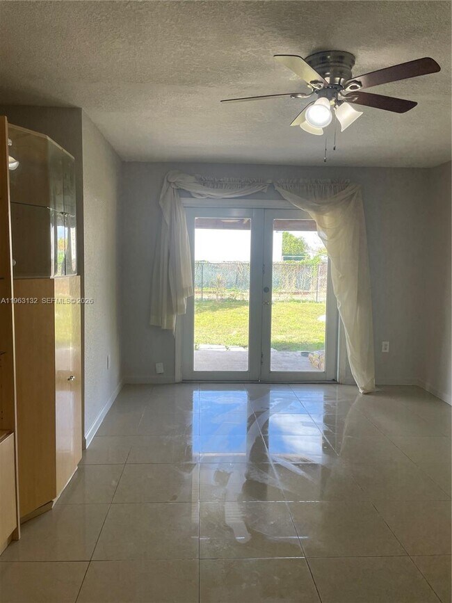 Foto del edificio - 5501 SW 18th St