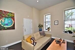 Foto del edificio - 1325 N Franklin St