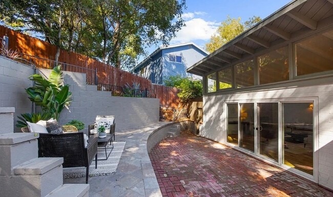 Building Photo - 1450 La Loma Rd