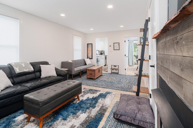 Building Photo - 10904 NY-73 Scenic