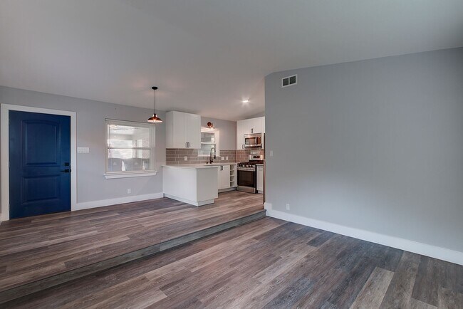 Foto del edificio - Unlock Modern Elegance: Explore Our Newly ...