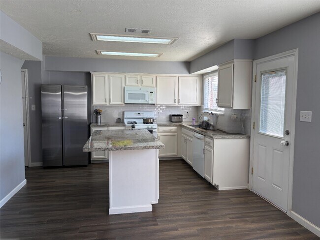 Foto del edificio - 7231 Brockington Dr