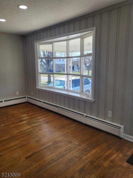 Building Photo - 322 Kings Ct