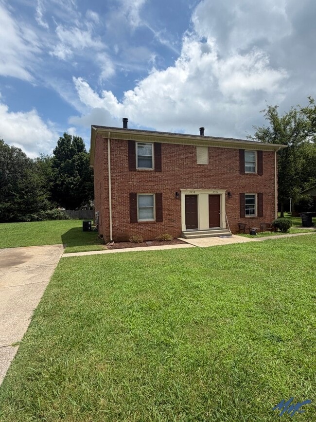 Building Photo - 2558 Oak Hill Dr