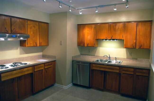 Building Photo - 1705 Hatteras Dr