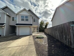 Building Photo - 1472-1474 Falcon Loop