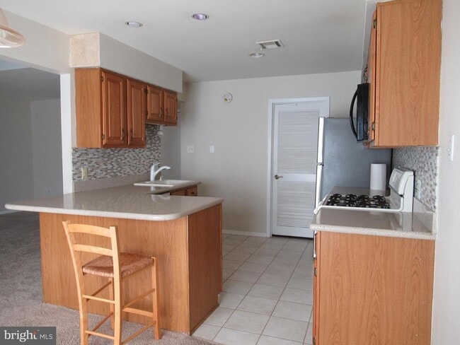 Building Photo - 14 Beverly Ct