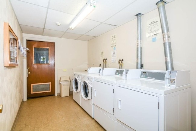 Laundry room - 18 Kenmar Dr