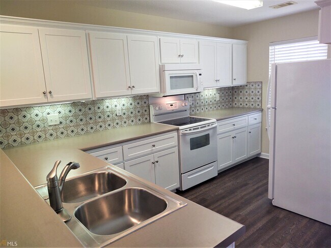 Building Photo - 208 Sunview Dr