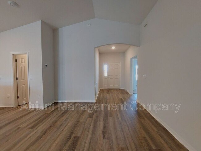 Foto del edificio - 1234 Cascade Dr