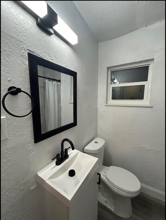 Building Photo - 614 Pear St