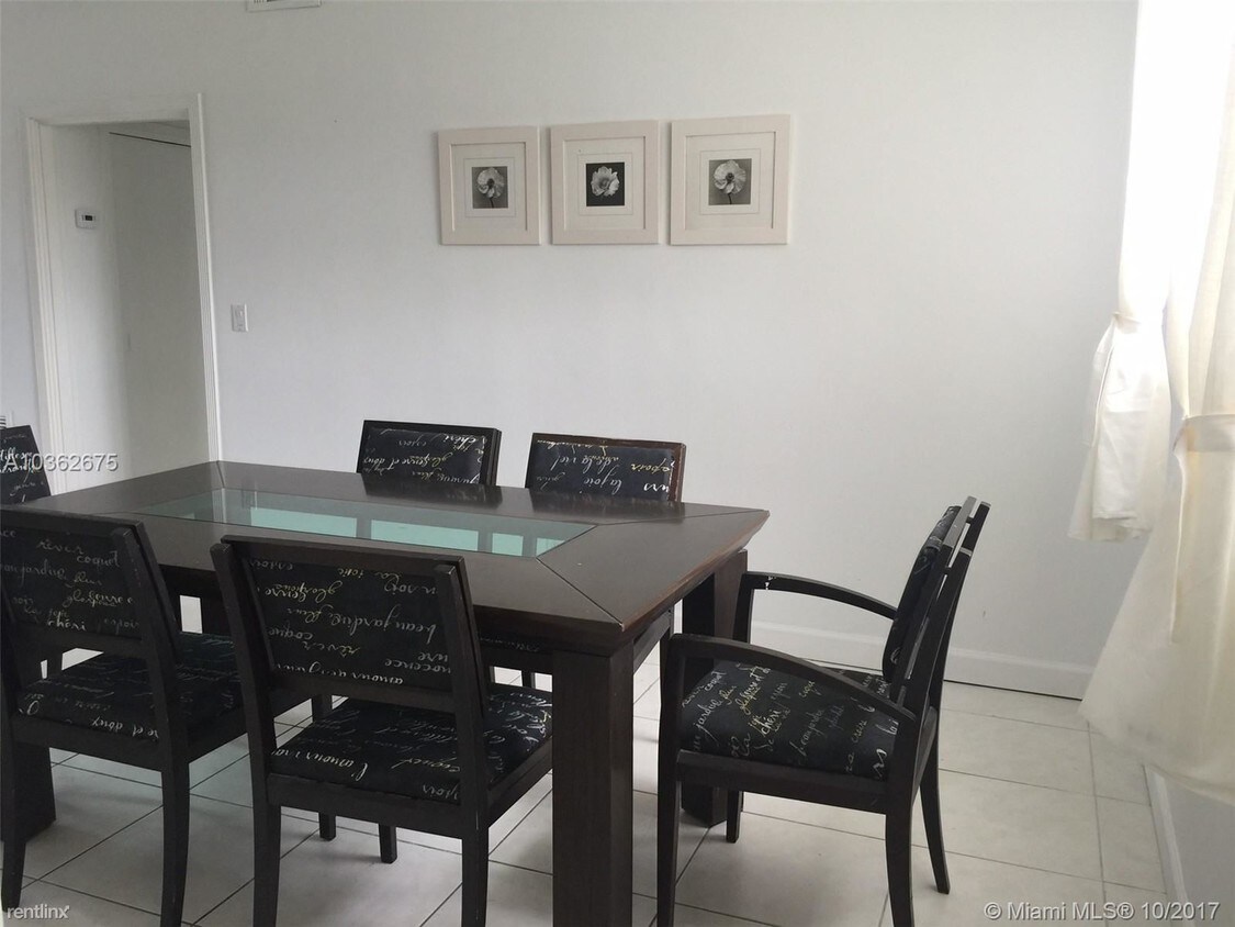 Foto del edificio - 250 S Shore Dr