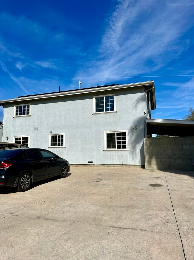Building Photo - 14749 Vincennes St