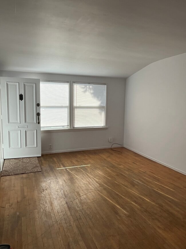 Building Photo - 356 Walnut Ave