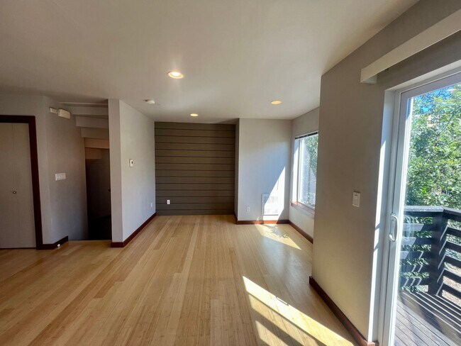 Foto del edificio - 4015 7th Ave NE